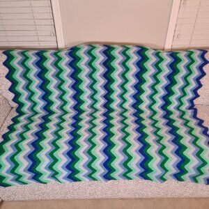 Vintage Handmade Retro Afghan Blanket Green/Gray Zig Zag Chevron Throw 50x58